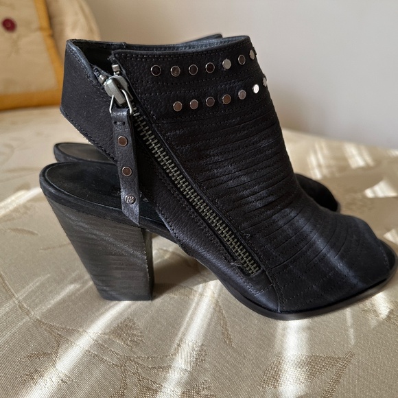 Paul Green Sydney Sandal Shoes, Studded, Never Worn - Picture 2 of 11